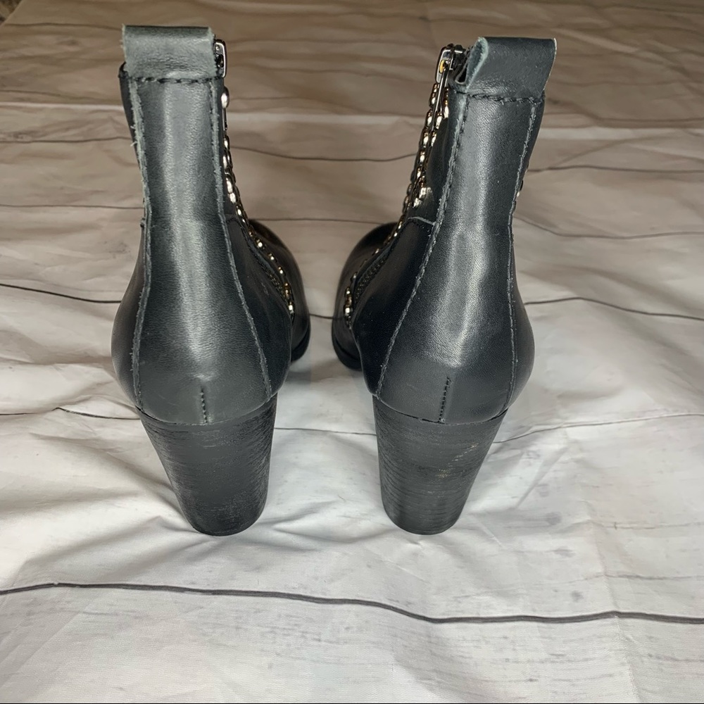 Steve Madden Awsum Black Ankle Boots Studs Leather Size 10 - Picture 4 of 10